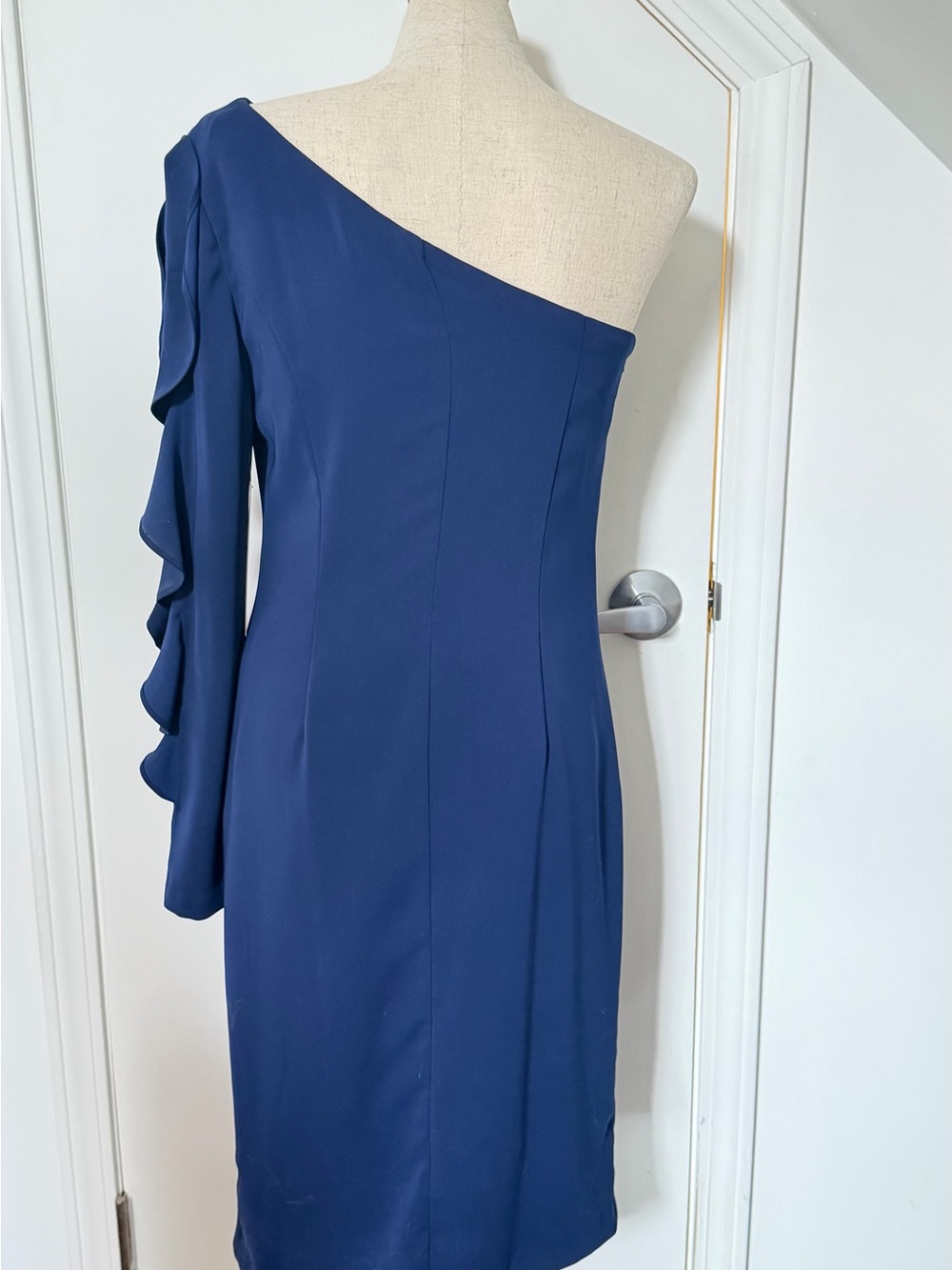 NWT!!! Carmen Marc Valvo Sleek Navy One Shoulder Dress